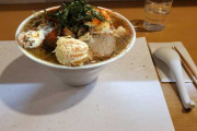 【悲報】店主の気まぐれラーメン1200円(税抜)
