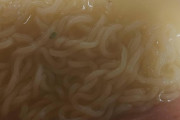 【画像】ラーメン食う