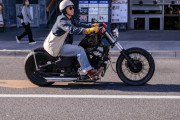 バイクで股を開いて乗ってる奴が多すぎる件ｗｗｗｗｗｗｗｗ
