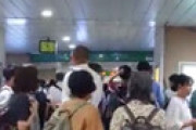 総武線快速 船橋駅で人身事故 「目の前で」「飛び込んだ」「普通に骨とか血とかある、、」「生々しい…」「怖すぎて震えてる、、」「目撃しちゃった・・」「全部停まってます」