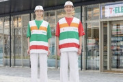 【画像】大阪万博、ファッションデザイナー監修のセブンイレブン制服を発表
