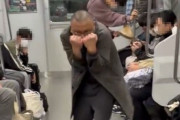 【動画】電車内で暴れて晒されたおっさん、その後に男性をナイフで刺殺して逮捕される