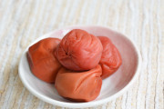 【悲報】梅干し、ほぼ塩の塊だった模様ｗｗｗｗ