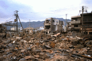 【大地震】阪神大震災ってなんであんなに犠牲者や仮設住宅の人が出たの？大阪と目と鼻の先じゃん