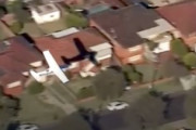 【動画】住宅街に墜落しかけたセスナ機を上空から撮影した映像。