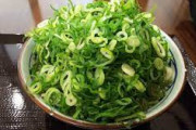 ( ヽ´ん`)「ネギ山盛り。天かすはのせない。」