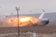 【動画】墜落したアゼルバイジャン航空J28243便に撃墜された可能性が指摘される。