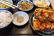 【画像】社食の唐揚げ定食がデカい！お前らの想像の3倍はデカい