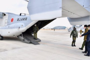 岸防衛相、陸自輸送機V-22「オスプレイ」に初搭乗…本格運用へ準備状況視察！