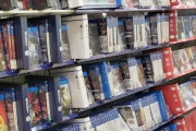 ゲームショップ「あかん、ゲームが売れんようになってきた...せや！」