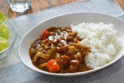 【悲報】ワイ「カレーには豚肉だよなンゴ！」お前ら「普通牛肉だよね」「貧乏人かな？」