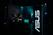 【衝撃画像】ASUS(エイサス)さん、とんでもないゲーミングスマホを発売してしまう・・・w