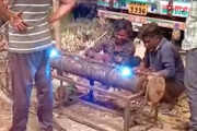 【動画】めちゃくちゃアナログな装置で電飾を制御しているインド人。