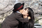 【画像】ツイッター女子高生さん、１４歳差弟とのキス写真を投稿→何故か炎上