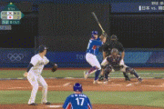 【準決勝日本対韓国】侍ジャパン、6回表韓国カン・ベクホにタイムリーを打たれ1点差に詰め寄られる