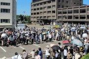 宮城・多賀城市役所、10割増し商品券販売する →市民殺到、炎天下に最大1kmの長蛇の列「具合悪くした人が救急車で・・・」