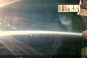 【動画】NASA公式のISSライブ配信で言い逃れできないレベルの物体が映り込む