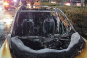 韓国人「韓国で走行中の電気自動車から発火し車体が全焼！‥（ﾌﾞﾙﾌﾞﾙ」運転していた20代女性ドライバーは避難　韓国の反応