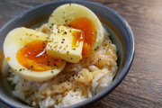 【画像】Twitter民「最高に美味しい卵かけご飯作ったよー」→16万いいね！→卵かけご飯協会さん→