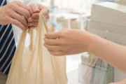 調査で『レジ袋有料化』は環境に逆効果だったかもしれない… 客のプラスチック袋の購入の増加に繋がったという結果に