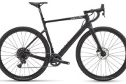 自転車のフィッターが僕を61cmのCervélo Áspero Apex XPLR 1に乗せようとしてくる