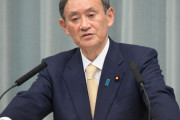 【悲報】菅官房長官「すまん、マスクの供給は当分無理そうだわ」