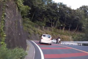 前のパッソはよく避けた。道志みちの危ない対向車に危うく事故りかけた2台の車。