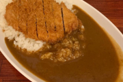 居酒屋なのにガタイの良いリーマンがカレーを食べていた。酔っぱらい「しけた店でしけた飯を食ってやがるw」