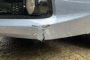 車のエアロぶつけて割った