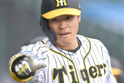 阪神佐藤輝明がスイッチヒッターに転向？　右打席で鋭い打球を披露