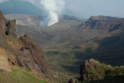 自撮り中に噴火 阿蘇山･中岳 山頂にいた男性 無事下山