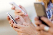 【悲報】「スマホから目を離すと一時停止する広告」、誕生してしまう