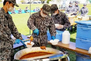 空自8空団、ハヤシライス400人分を調理「有事の給食」想定し野外応急給食訓練！