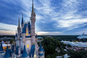 米ディズニー、解雇する人数を3万2000人に拡大･･･コロナの影響止まらず
