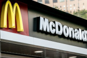 消費増税・軽減税率導入でマクドナルド、「店内飲食」と「持ち帰り」の価格を統一へ ハンバーガーなど商品全体の3割値上げも
