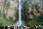 絶景で知られた中国の滝、水道管の水で増強されていたと判明
