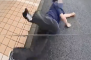 【動画】盗撮がバレた男、足がもつれてすっ転ぶｗｗｗｗｗｗｗｗｗｗｗｗ
