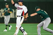 【悲報】WBC韓国の選手さん代打ツーベースヒットに喜んでガッツポーズするもベース離れてアウトに