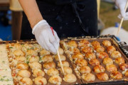 【悲報】たこ焼き屋にクレーム「汗かくのはプロ失格」