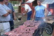 【画像】日本「ペラペラ肉でBBQするで～」　アメリカ人「ファーーーｗｗｗ」