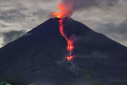 【インドネシア】ジャワ島東部スメル山が噴火 ((((；ﾟДﾟ))))