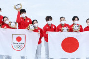 フィギュア日本、北京五輪メダルまだ授与されず 団体3位から1年