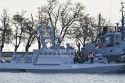 ロシア政府、昨年拿捕したウクライナ海軍の艦船3隻を返還！