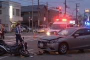 八尾市の国道でバイクと乗用車の事故、バイクの20歳女性死亡
