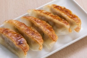 夫に餃子を作ってくれと言われ、冷凍餃子を出したら「手作りじゃないよね、甘えすぎじゃないの」と言われた