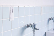 【画像】この糞みたいなトイレを考えたやつ、ガチで正気じゃないだろ...