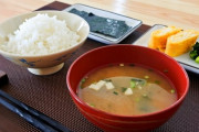 みんな朝御飯食べるの？俺デスクワークだし、帰宅部だっし、ずっと無いのが当たり前の生活だわ。