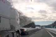 【煽り運転】それは自殺行為。道央道で大型トラックを停止させるDQNレガシィ。