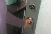 【動画】 夜中にドア開けてこんなのがいたら・・ 想像を絶する光景に衝撃走る