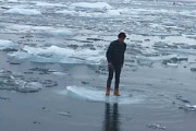 そういうオチなのｗｗｗアイスランドの氷河に乗って漂流しかけた男性がｗｗｗ